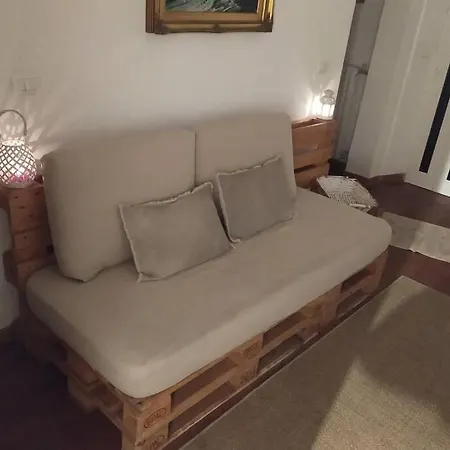 La Tra Il Rustico E Il Moderno Apartamento